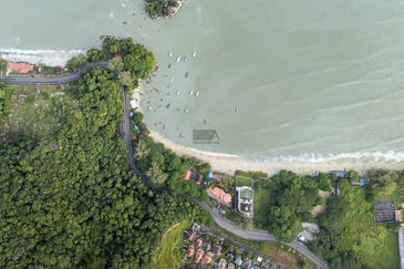 Rare Beachfront Bungalow in Batu Ferringhi – A Hidden Gem with Limitless Potential.