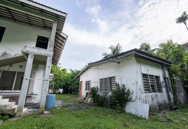 Rare Beachfront Bungalow in Batu Ferringhi – A Hidden Gem with Limitless Potential.