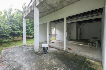 Rare Beachfront Bungalow in Batu Ferringhi – A Hidden Gem with Limitless Potential.