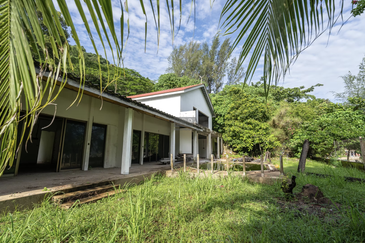 Rare Beachfront Bungalow in Batu Ferringhi – A Hidden Gem with Limitless Potential.