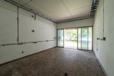 Rare Beachfront Bungalow in Batu Ferringhi – A Hidden Gem with Limitless Potential.