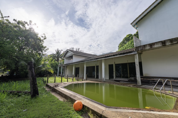 Rare Beachfront Bungalow in Batu Ferringhi – A Hidden Gem with Limitless Potential.