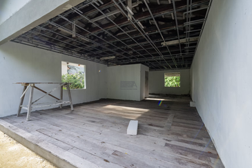 Rare Beachfront Bungalow in Batu Ferringhi – A Hidden Gem with Limitless Potential.