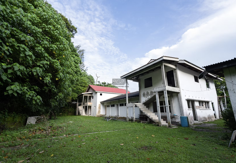 Rare Beachfront Bungalow in Batu Ferringhi – A Hidden Gem with Limitless Potential.