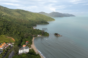 Rare Beachfront Bungalow in Batu Ferringhi – A Hidden Gem with Limitless Potential.