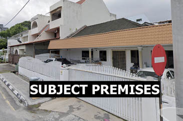 Rare Extra-Long Single Storey Terrace in Prime Pulau Tikus Location.