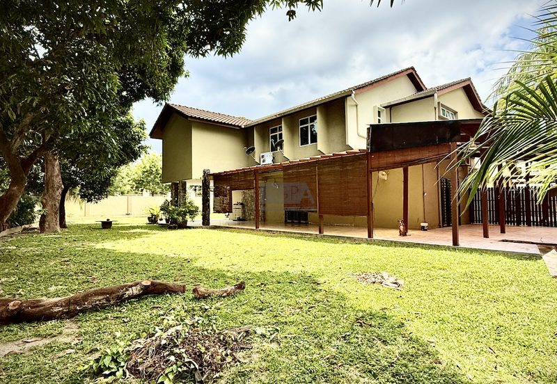 Double-Storey Bungalow on Expansive Land in Pulau Tikus.