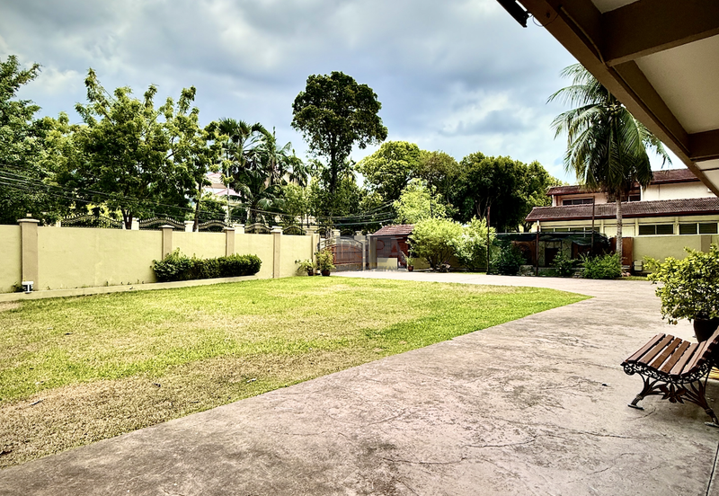 Double-Storey Bungalow on Expansive Land in Pulau Tikus.