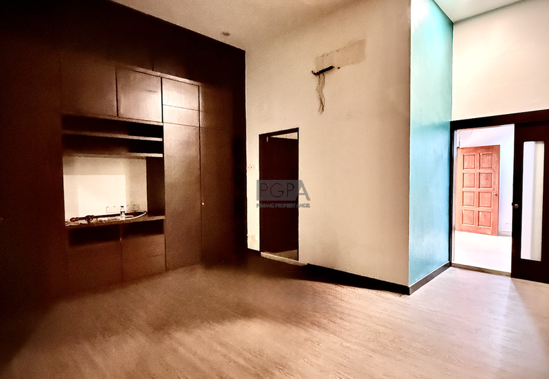 Double-Storey Bungalow on Expansive Land in Pulau Tikus.