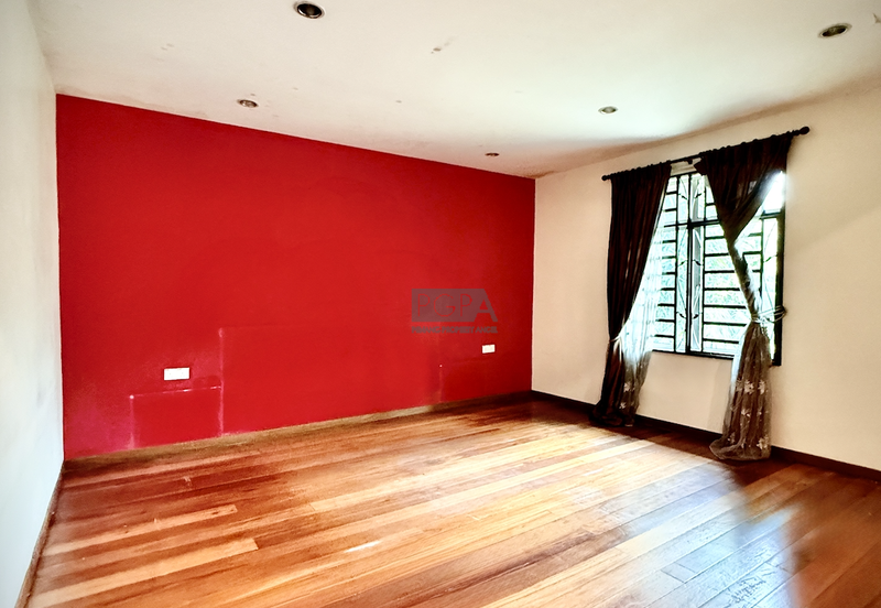 Double-Storey Bungalow on Expansive Land in Pulau Tikus.