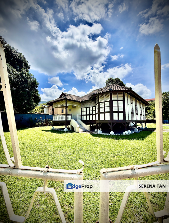 Charming Corner Village House on Expansive Freehold Land | Air Itam., Penang, Ayer Itam