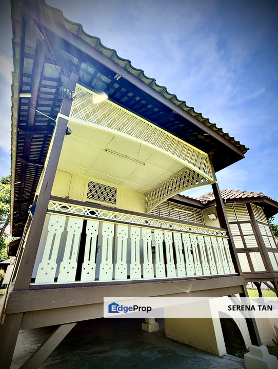 Charming Corner Village House on Expansive Freehold Land | Air Itam., Penang, Ayer Itam