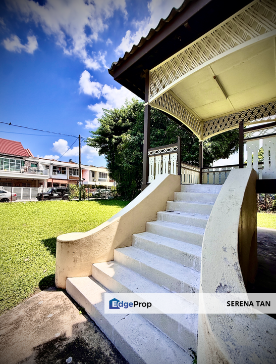 Charming Corner Village House on Expansive Freehold Land | Air Itam., Penang, Ayer Itam