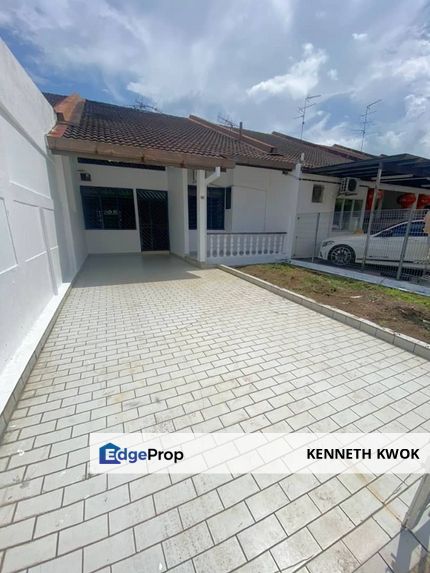 MOVE IN CONDITION 1.5 STOREY HOUSE PARTIAL FURNISHED NEW PAINTING @ TAMAN PERLING , Johor, Johor Bahru