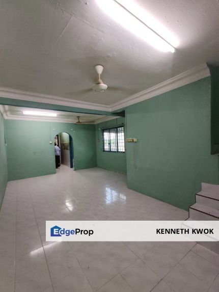 RENOVATED UNIT LOW COST HOUSE WITH FULLY TILES GOOD CONDITION @ DESA JAYA, Johor, Johor Bahru