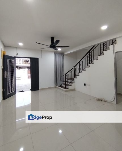 RENOVATED UNIT FACING SOUTHEAST GOOD CONDITION VALUE FOR MONEY @ MUTIARA RINI, Johor, Skudai