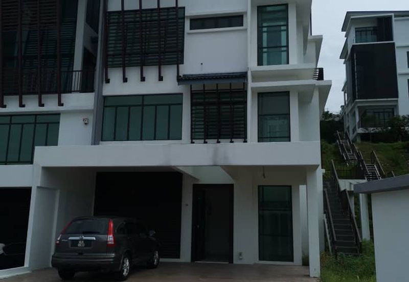 3.5 Storey Semi- D  Kingsley Hills, Putra Heights 