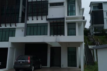 3.5 Storey Semi- D  Kingsley Hills, Putra Heights 