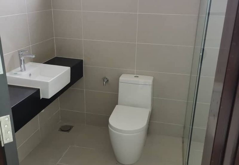 3.5 Storey Semi- D  Kingsley Hills, Putra Heights 