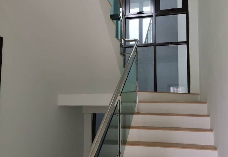 3.5 Storey Semi- D  Kingsley Hills, Putra Heights 