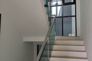 3.5 Storey Semi- D  Kingsley Hills, Putra Heights 