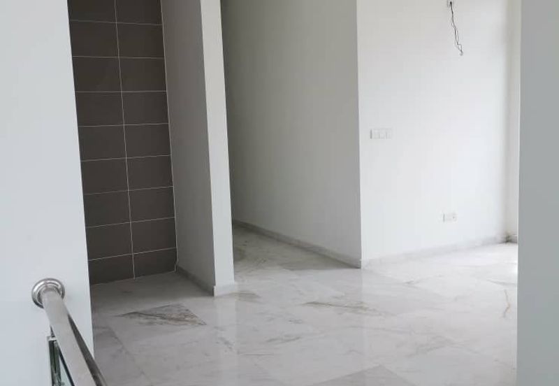 3.5 Storey Semi- D  Kingsley Hills, Putra Heights 