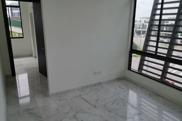 3.5 Storey Semi- D  Kingsley Hills, Putra Heights 