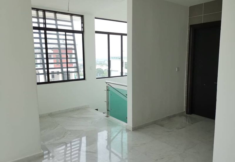 3.5 Storey Semi- D  Kingsley Hills, Putra Heights 