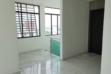 3.5 Storey Semi- D  Kingsley Hills, Putra Heights 