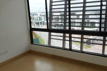 3.5 Storey Semi- D  Kingsley Hills, Putra Heights 