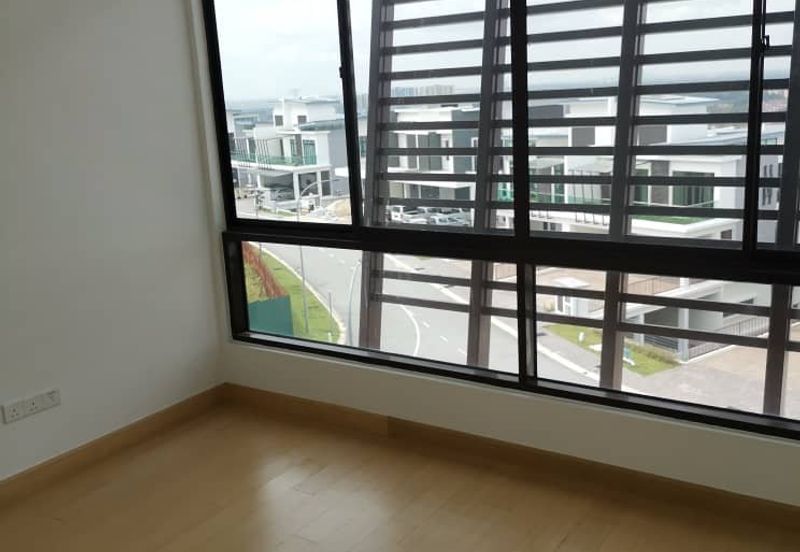 3.5 Storey Semi- D  Kingsley Hills, Putra Heights 