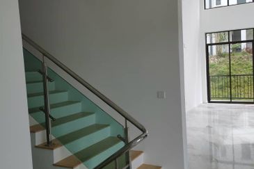 3.5 Storey Semi- D  Kingsley Hills, Putra Heights 