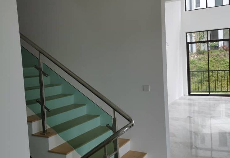 3.5 Storey Semi- D  Kingsley Hills, Putra Heights 