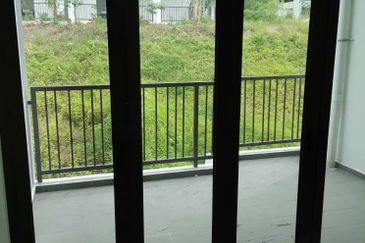 3.5 Storey Semi- D  Kingsley Hills, Putra Heights 