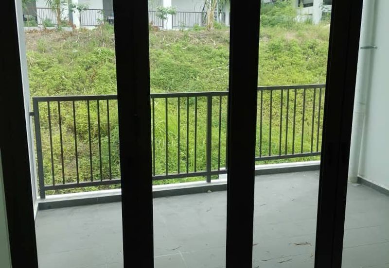 3.5 Storey Semi- D  Kingsley Hills, Putra Heights 