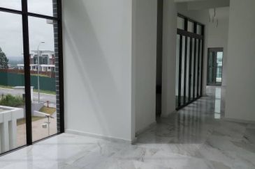 3.5 Storey Semi- D  Kingsley Hills, Putra Heights 