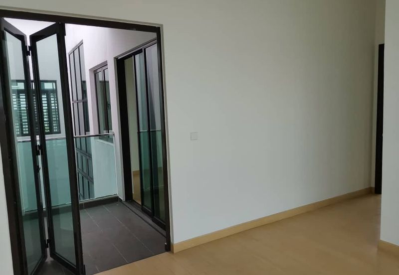 3.5 Storey Semi- D  Kingsley Hills, Putra Heights 