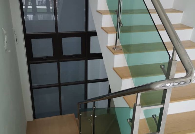 3.5 Storey Semi- D  Kingsley Hills, Putra Heights 