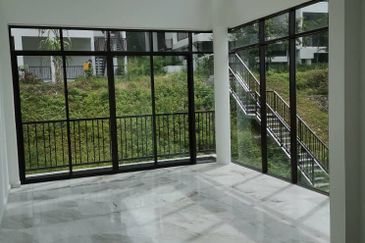 3.5 Storey Semi- D  Kingsley Hills, Putra Heights 