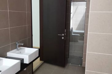 3.5 Storey Semi- D  Kingsley Hills, Putra Heights 