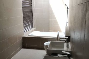 3.5 Storey Semi- D  Kingsley Hills, Putra Heights 