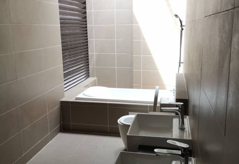 3.5 Storey Semi- D  Kingsley Hills, Putra Heights 