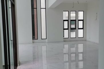 3.5 Storey Semi- D Kingsley Hills Putra Height 