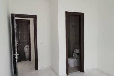 3.5 Storey Semi- D Kingsley Hills Putra Height 