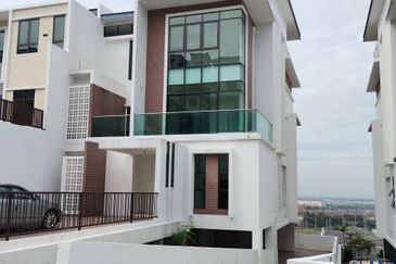 3.5 Storey Semi- D Kingsley Hills Putra Height 