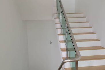 3.5 Storey Semi- D Kingsley Hills Putra Height 