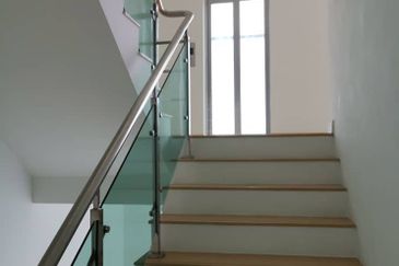 3.5 Storey Semi- D Kingsley Hills Putra Height 