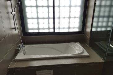 3.5 Storey Semi- D Kingsley Hills Putra Height 