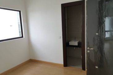 3.5 Storey Semi- D Kingsley Hills Putra Height 