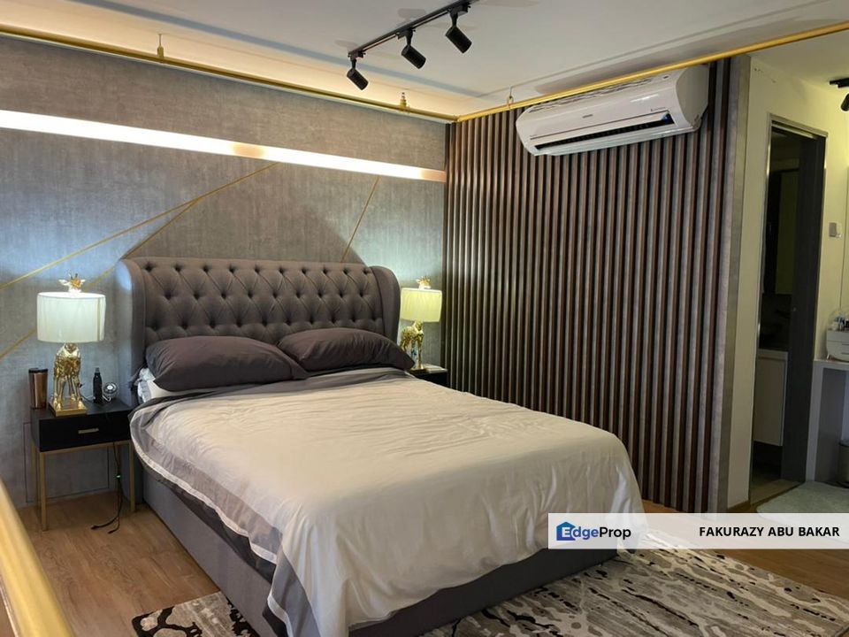 Pinnacle duplex selling fully furnish renovated , Selangor, Petaling Jaya